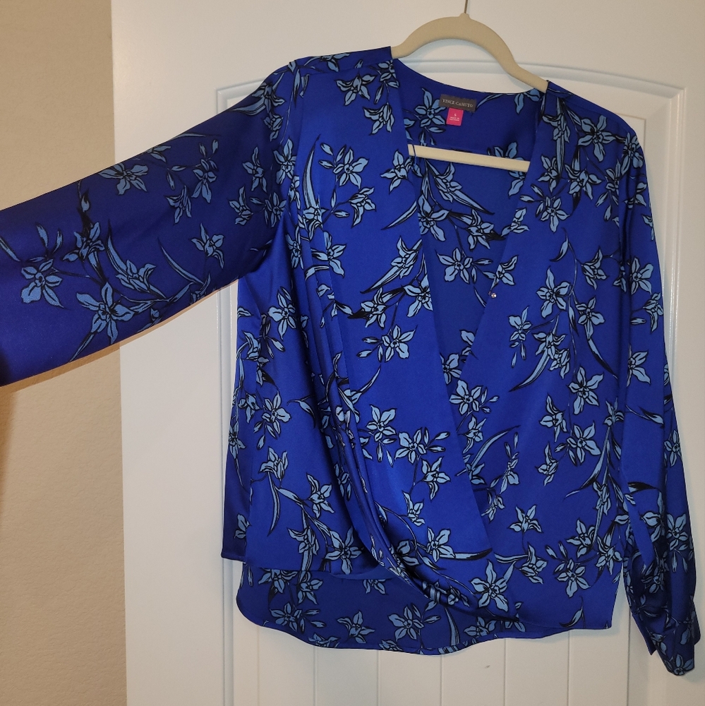 Vince Camuto blause size S  Blue